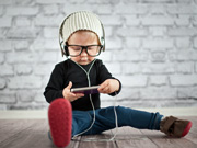 Kind mit Smartphone