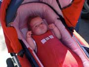 Baby im Kinderwagen