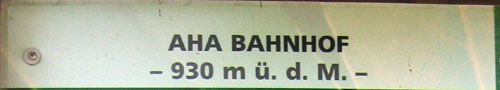 Schild Aha Bahnhof