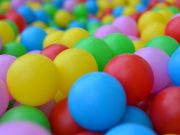 Beschäftigung mit Kleinkindern
