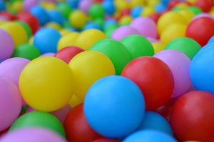 Beschäftigung mit Kleinkindern