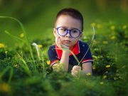 Kontaktlinsen oder Brille für Kinder