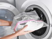 Schuhe in der Waschmaschine waschin
